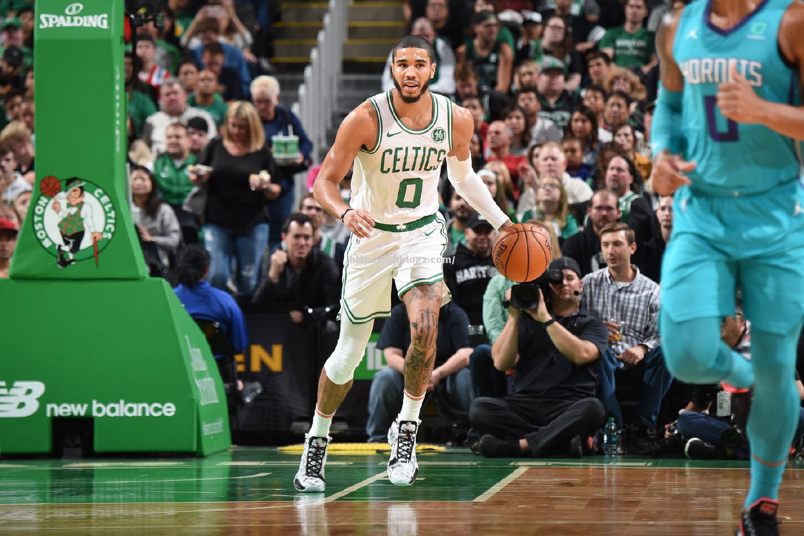 绿衫军逆转灰熊,塔图姆大放异彩 绿衫军逆转灰熊,塔图姆大放异彩